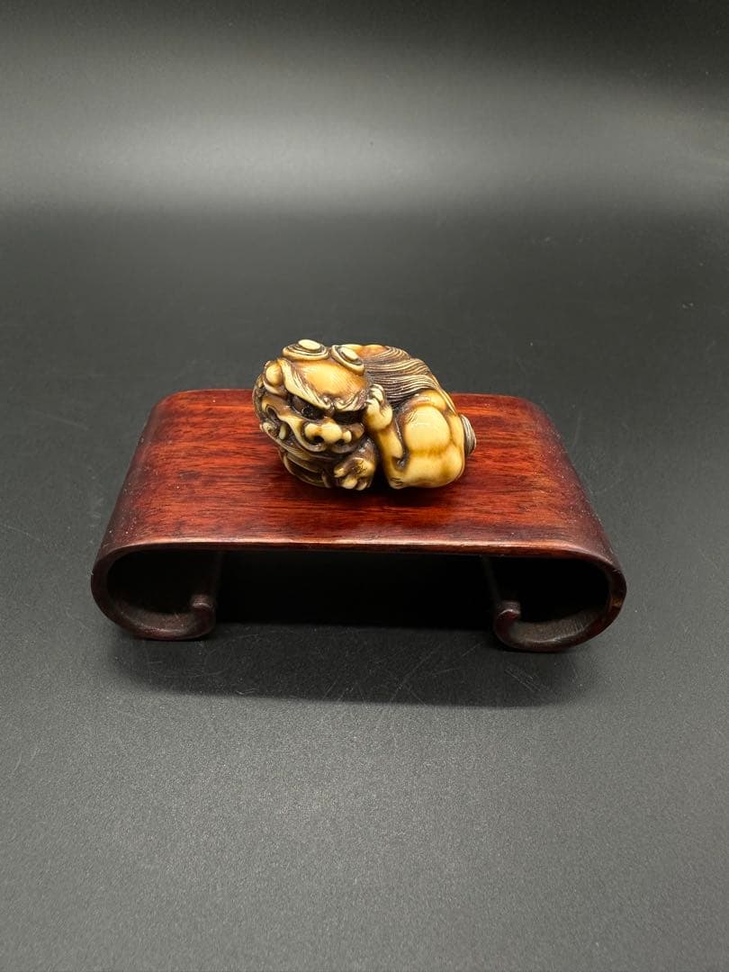 アリーヒローズ 根付　江戸時代　獅子　繊細彫刻　骨董古美術