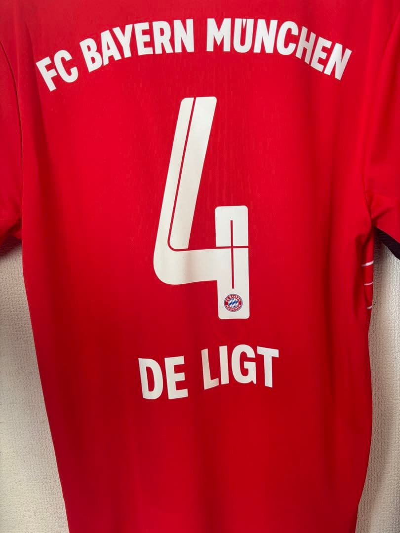 バイエルン 22-23レプリカユニフォーム（ホーム）（マタイス・デリフト 4）