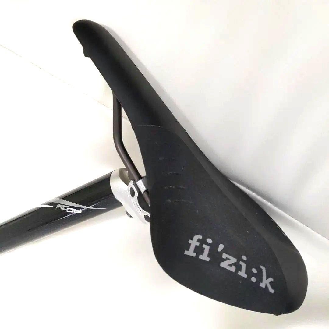 fi'zi:k Arione サドル ブラック カーボン