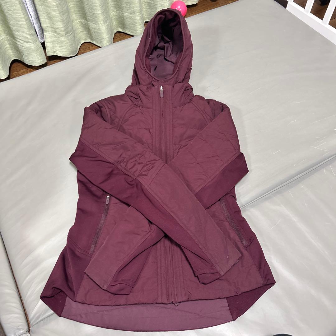 Lululemon バーガンディ フード付きジャケット