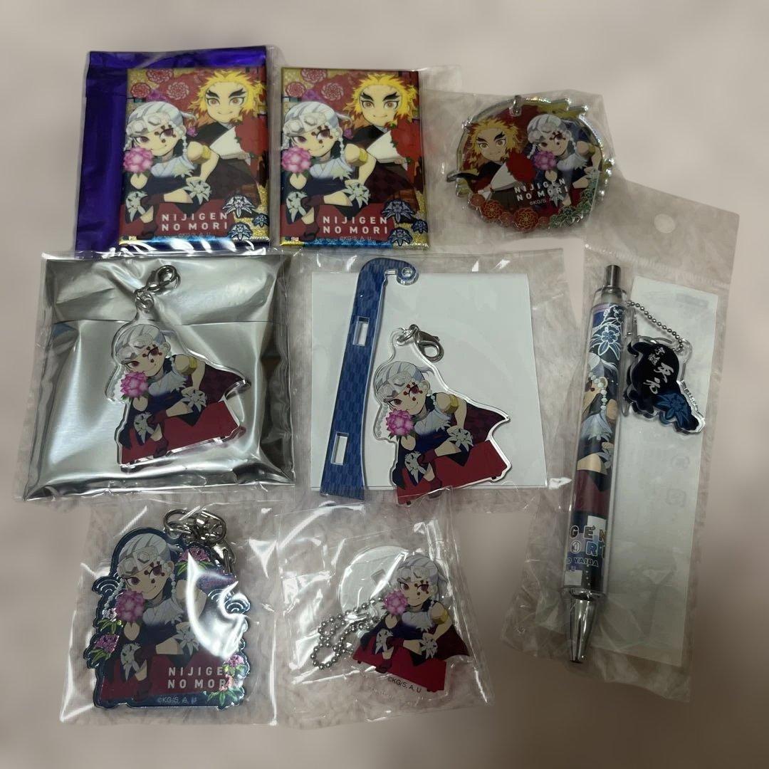鬼滅の刃　ニジゲンノモリ　缶バッジ　キーホルダー　アクスタ　煉獄杏寿郎　宇髄天元