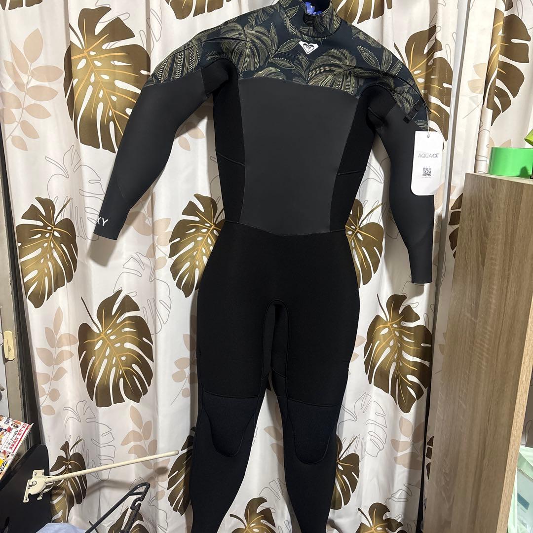 2025 ROXYセミドライスーツ 葉柄デザイン　ML