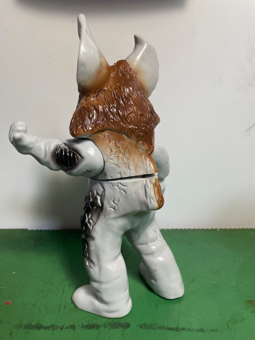 怪獣ソフビ　グレー成形イカルス星人　バンダイ