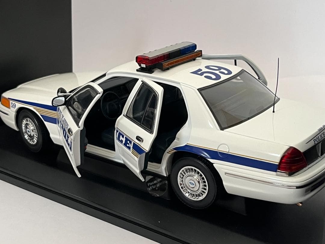 オートアート 1/18 72701 フォード クラウンビクトリア LAPD 箱付
