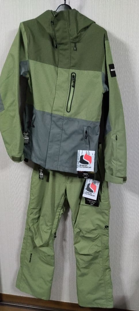 新品 ボンファイア スノーボードウェア 上下セット BONFIRE XS