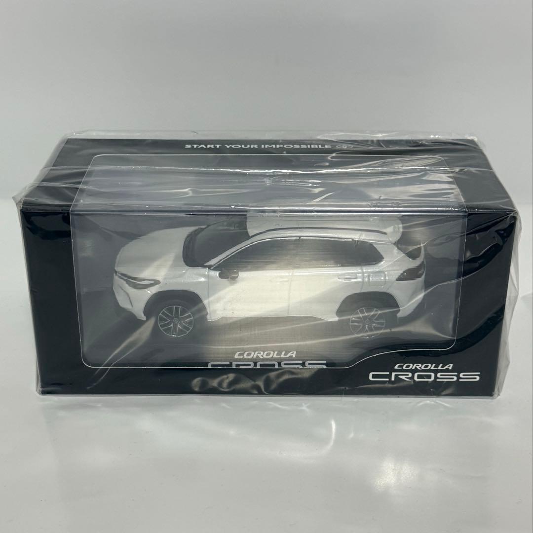 COROLLA CROSS ホワイトミニカー　マイナー後モデル