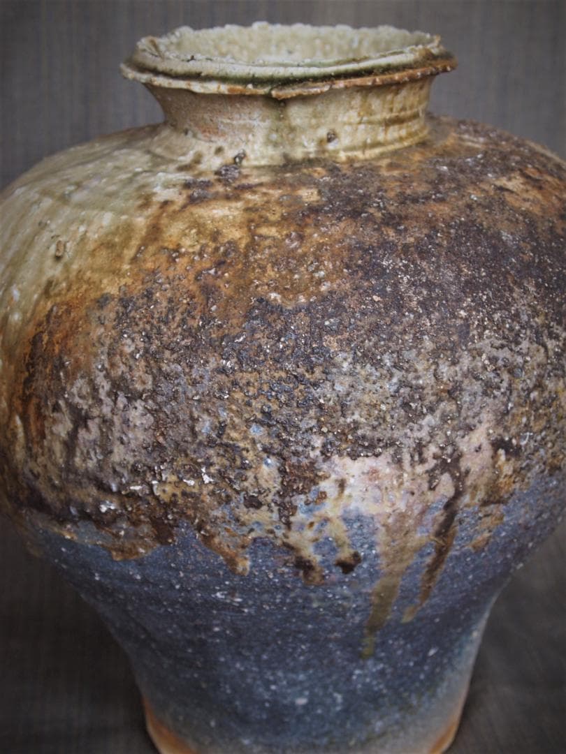 最上位作★岡見周二《師：古谷道生》★【窯変】伊賀壺★共箱・布