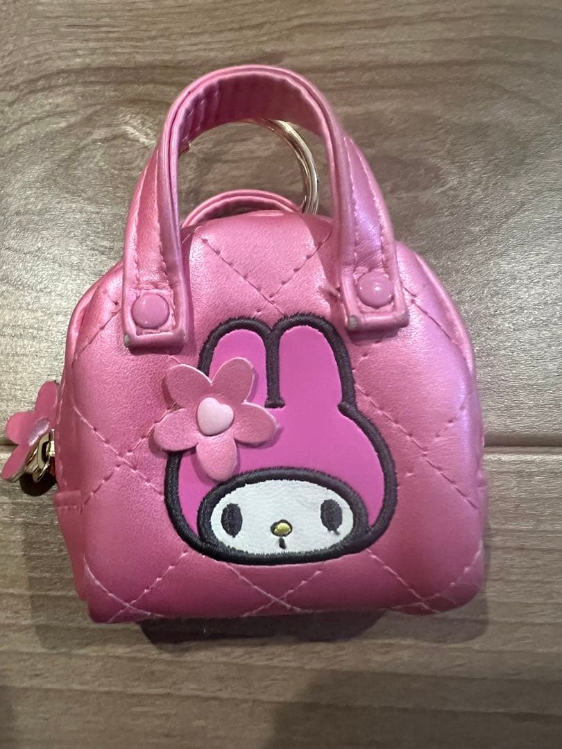 りんごマイメロディ ミニポーチとシャネルバッグ