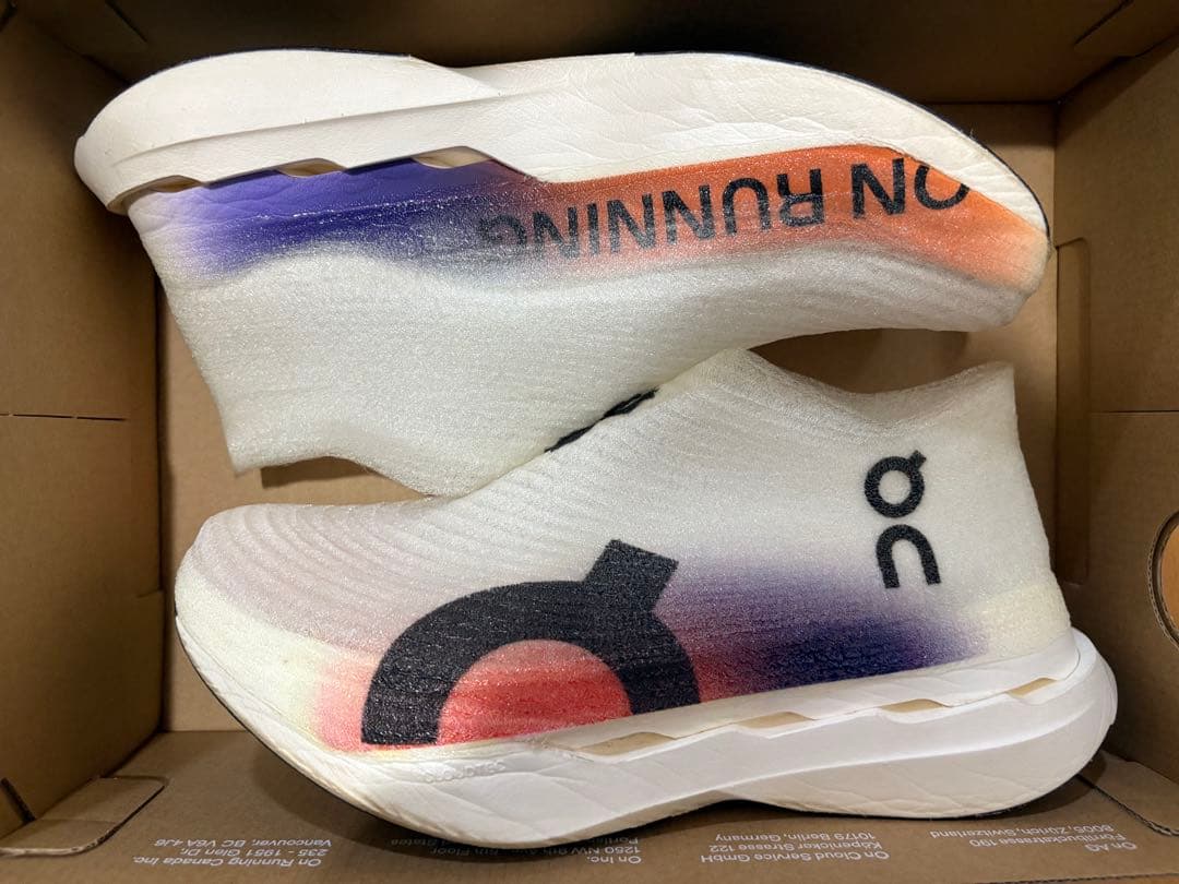 【値段交渉可】 On Cloudboom Strike LS 24.5cm