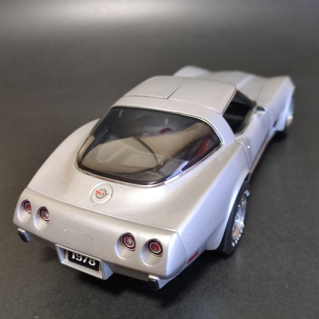 1/18ミニカー　UTモデル　シボレー コルベット スティングレイ C3