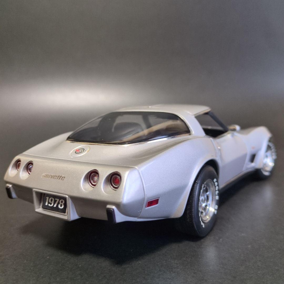 1/18ミニカー　UTモデル　シボレー コルベット スティングレイ C3