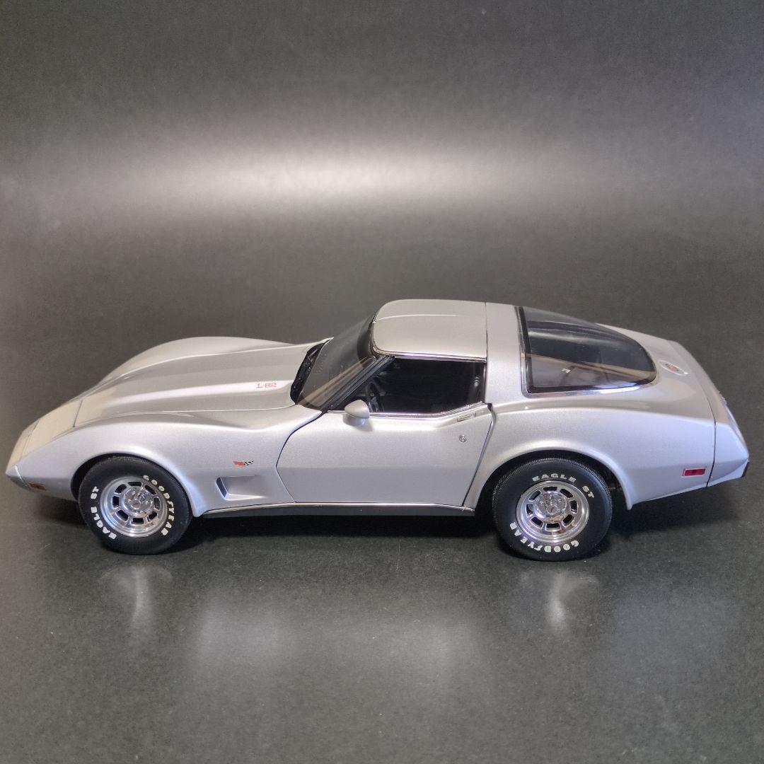 1/18ミニカー　UTモデル　シボレー コルベット スティングレイ C3