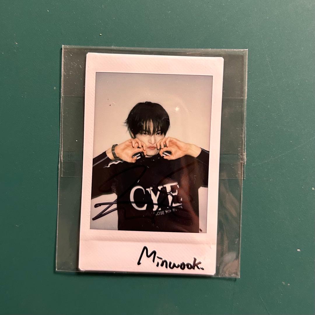 close your eyes クルユア ミヌク チェキ サイン入り