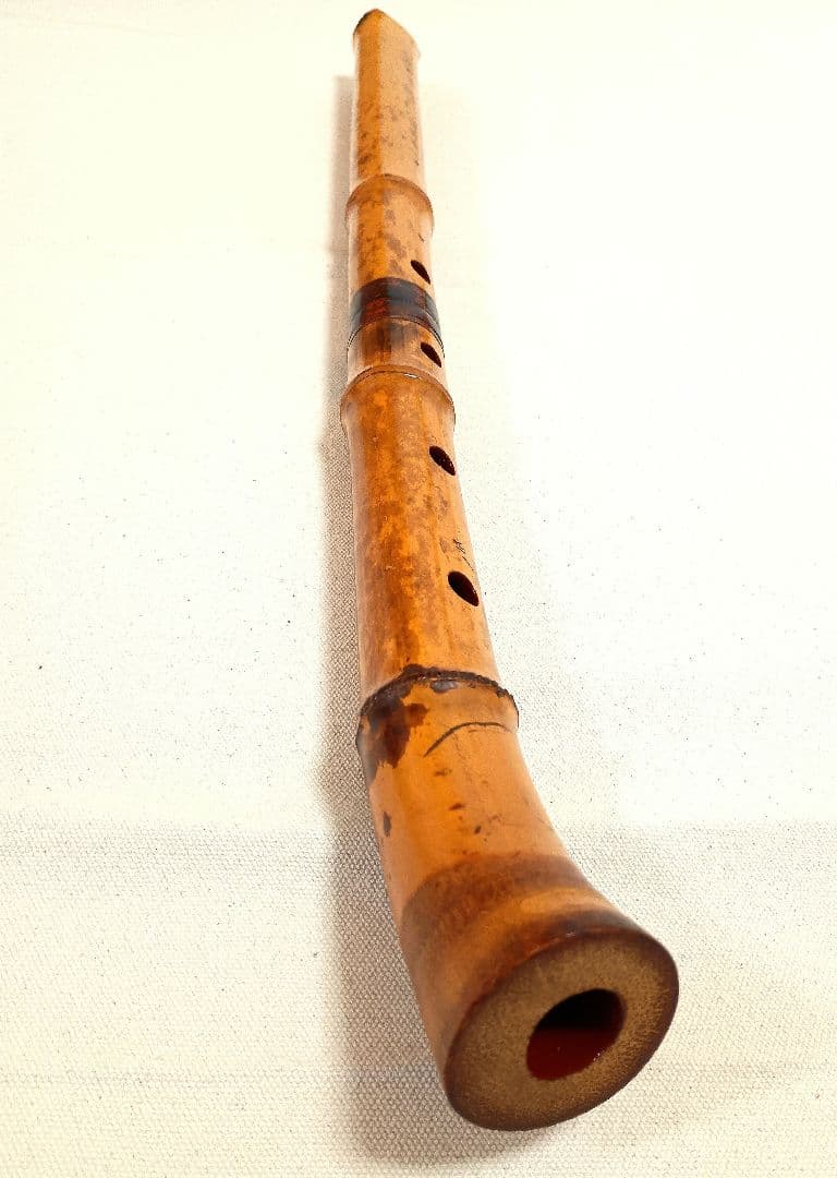 四郎管を思わせる老竹の曲管！爆鳴りの竹が鳴くような独特の音色の尺八！二尺管！