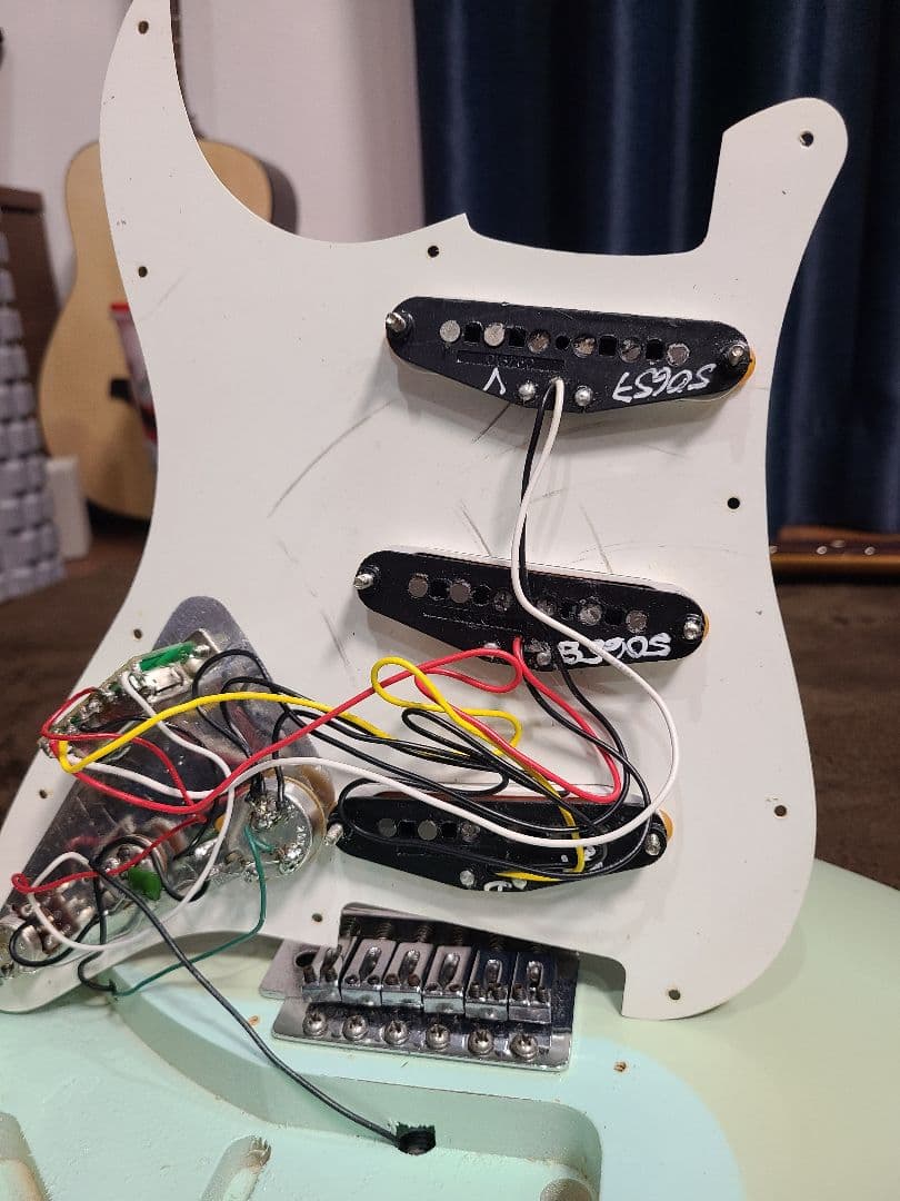 ストラトキャスター　エレキギター