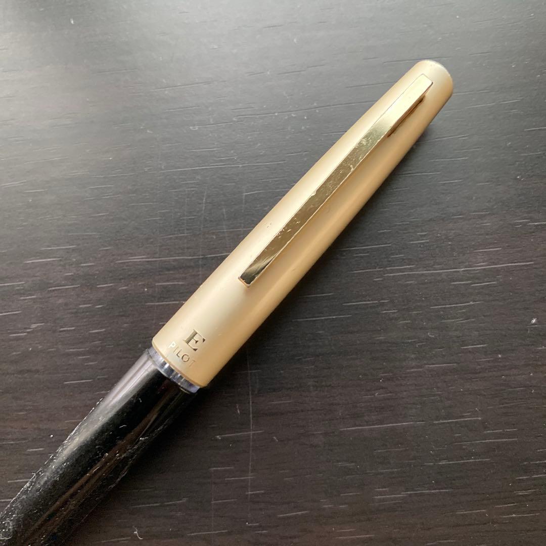 ビンテージ F 万年筆 黒と金 パイロット エリート 初期