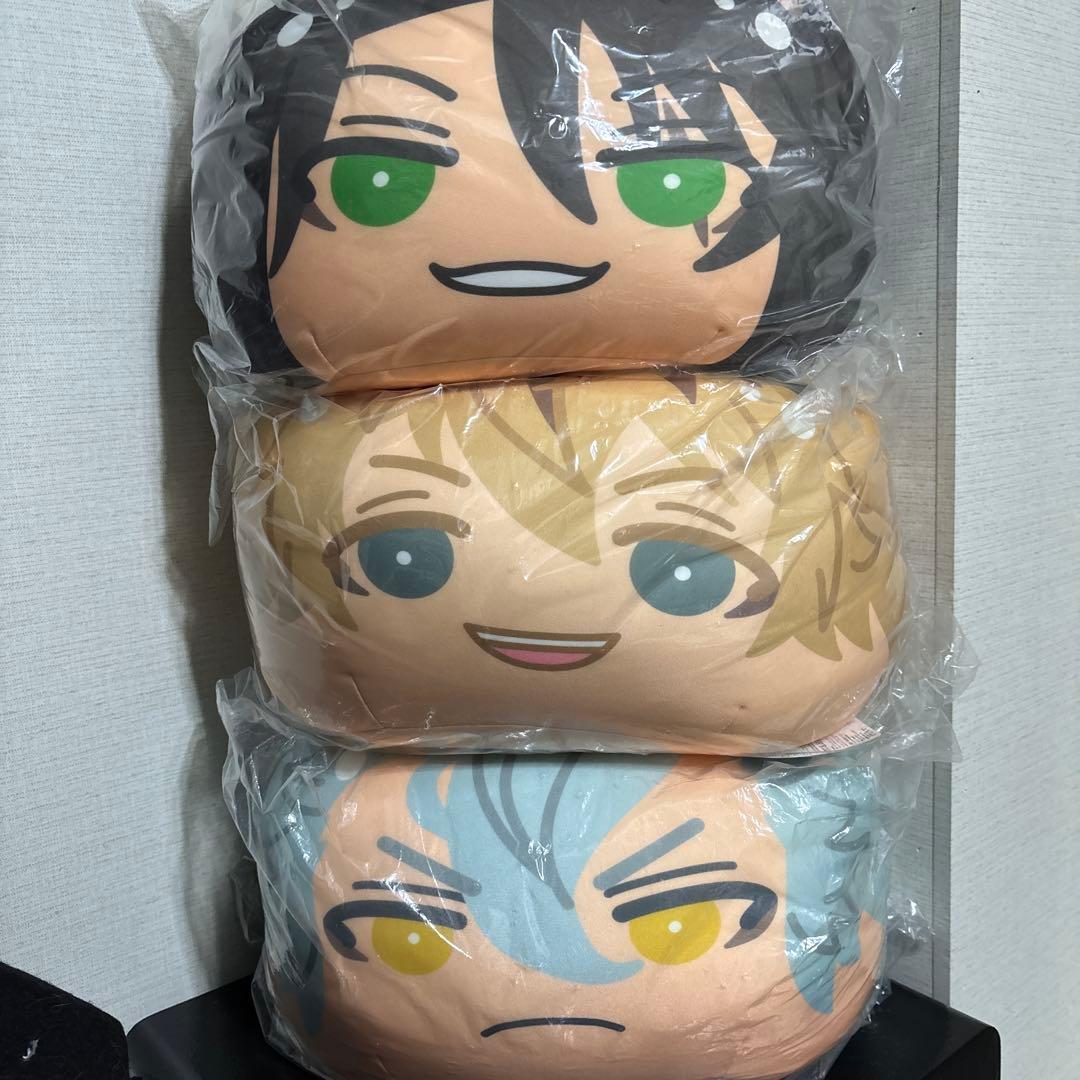 ツイステ　おまんじゅうクッション　サバナクロー　レオナ　ラギー　ジャック