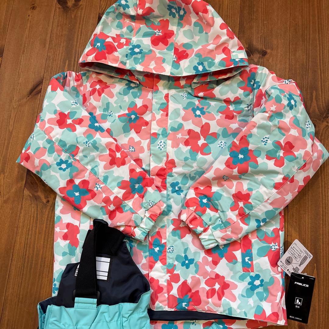 新品未使用　FABLICE スキーウェア　130センチサイズ調整可 花柄