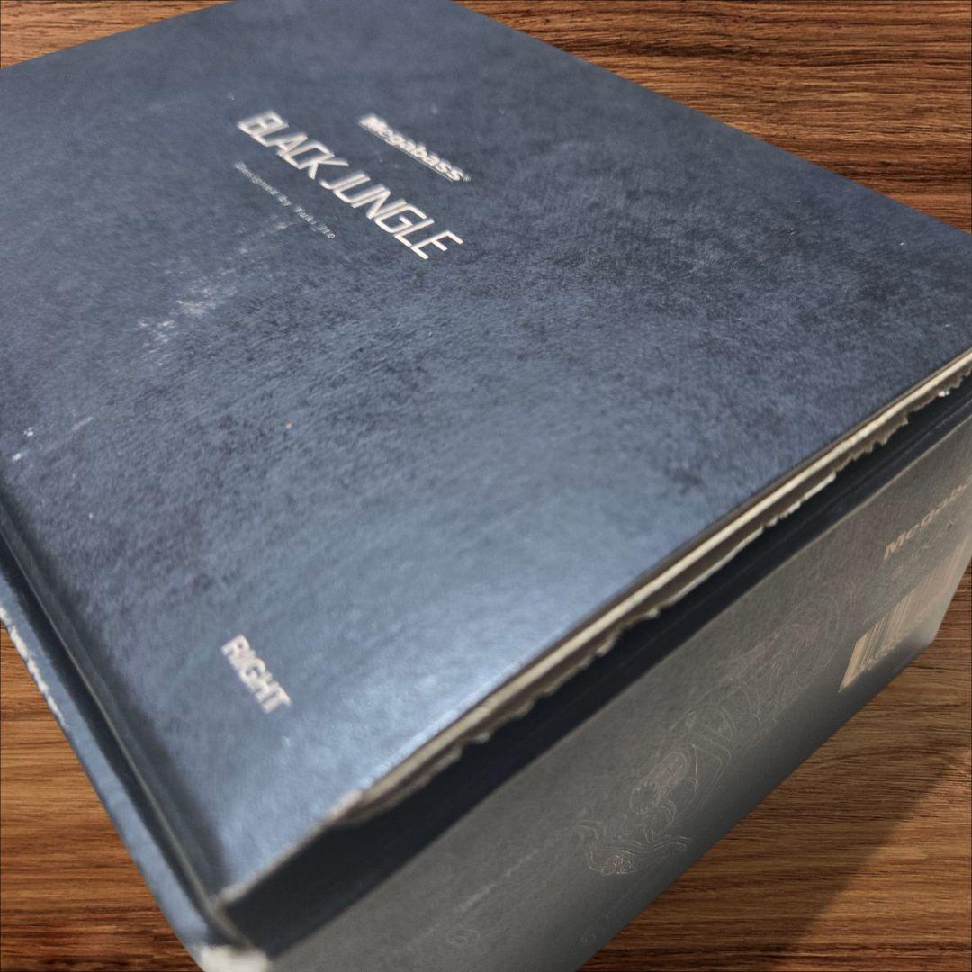 希少廃盤品　 Megabass BLACK JUNGLE リール 右ハンドル