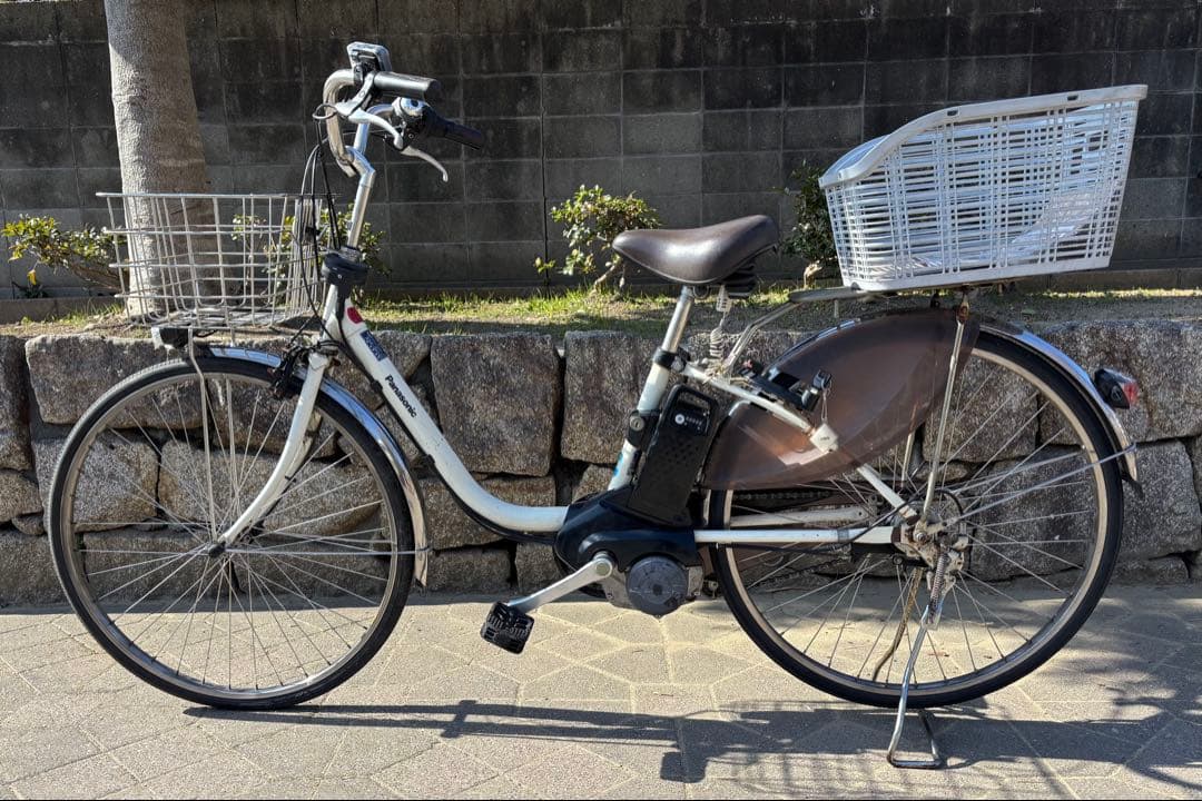 大阪　電動アシスト自転車　パナソニック　ホワイト26インチ　3段　16Ah