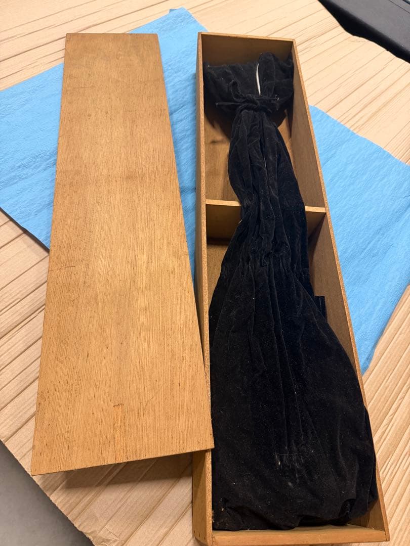 木箱ケースあり沖縄三線　初心者向け 入門用 蛇皮調 黒棹 胴巻き付き 琉球楽器