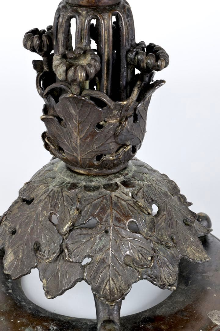 【大型燭台一対】透彫菊花文 細密彫刻 蝋燭立 仏教美術 仏壇 仏具 骨董 古美術