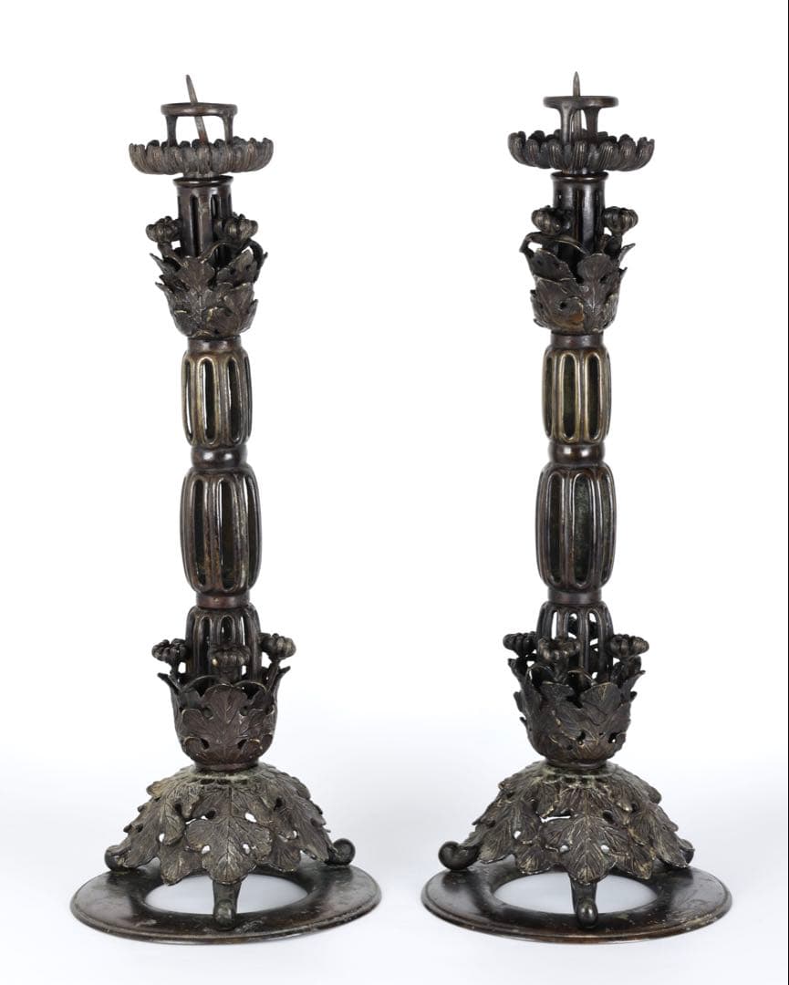 【大型燭台一対】透彫菊花文 細密彫刻 蝋燭立 仏教美術 仏壇 仏具 骨董 古美術