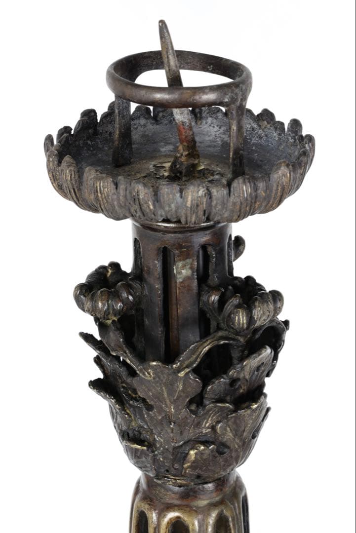 【大型燭台一対】透彫菊花文 細密彫刻 蝋燭立 仏教美術 仏壇 仏具 骨董 古美術