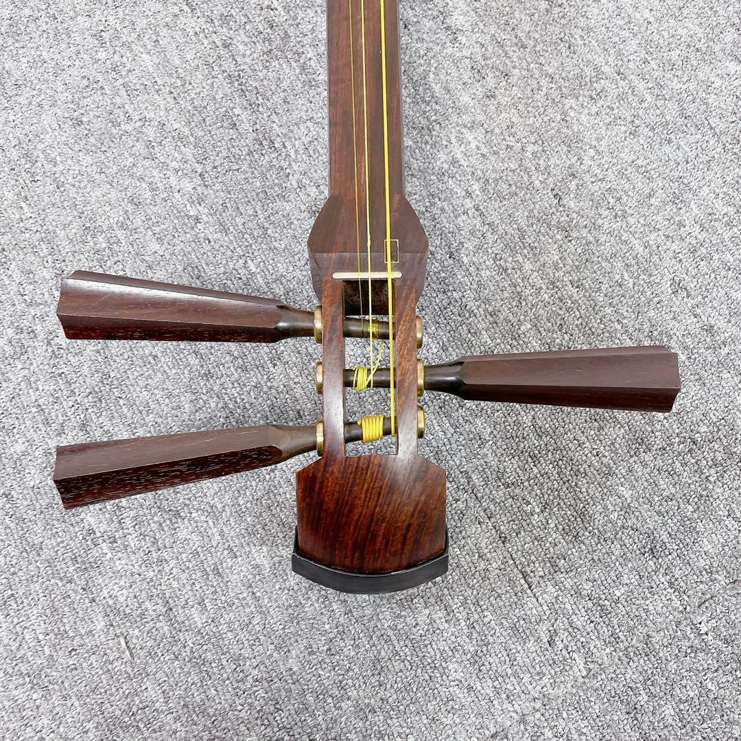津軽三味線 太棹 段違い溝 紅木 東さわり 犬皮 丸打胴 和楽器