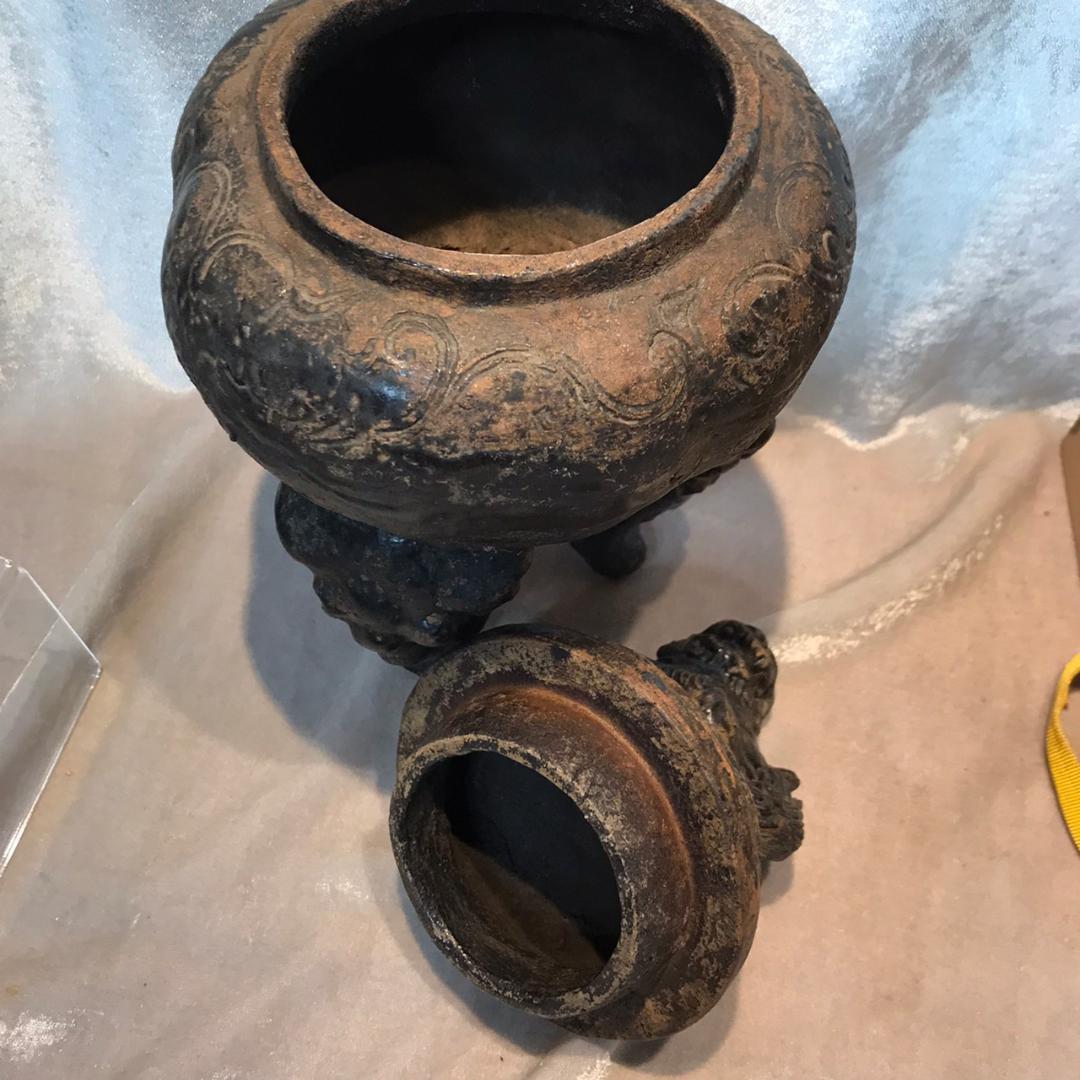 古唐津　獅子蓋三ツ足香炉　共箱
