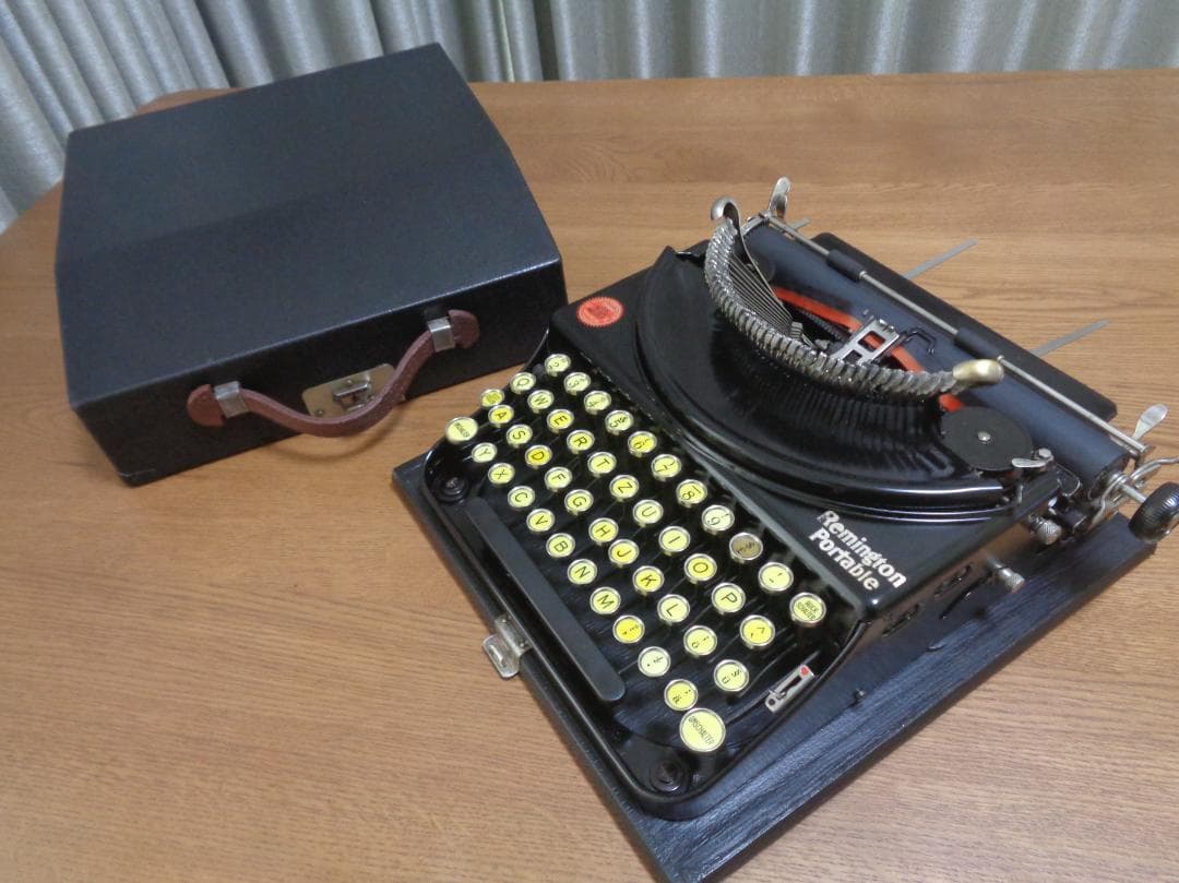実働品　Remington Portableレミントンタイプライター ドイツ仕様
