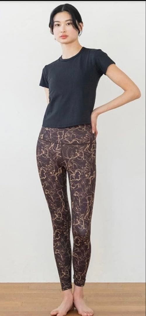 【新品タグ付き】SUKALA カップ付きTee&レギンスセットアップ　Mサイズ