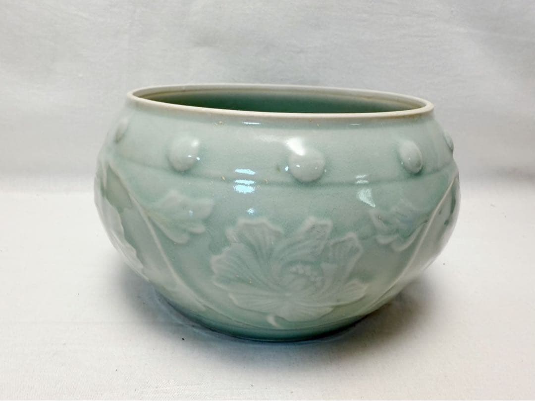 ほぼ未使用 茶道具 中国龍泉 青磁 ボタン柄 水指 蓋付き 水屋道具 底印 木箱