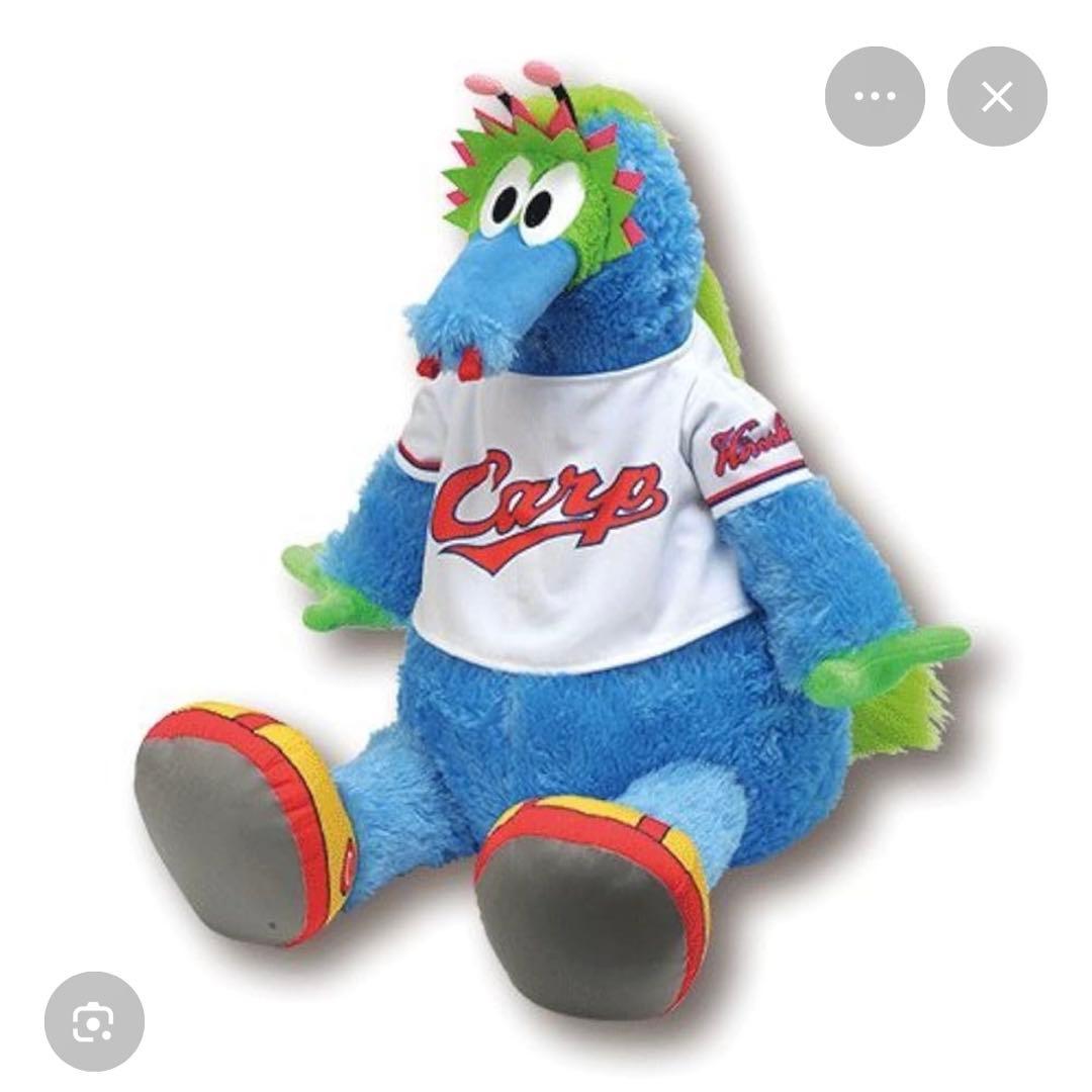 カープ スラィリー　特大ぬいぐるみ