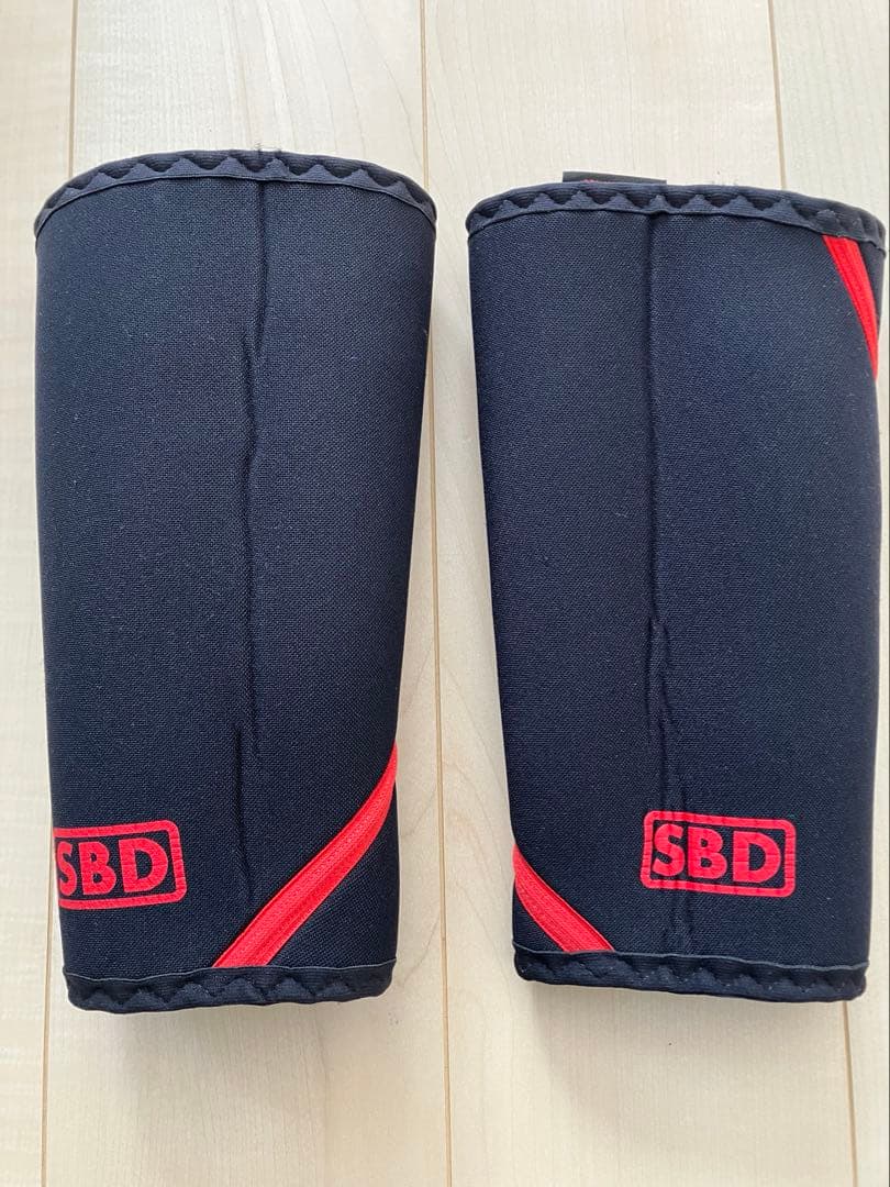 SBD ニースリーブ Mサイズ ブラック/レッド