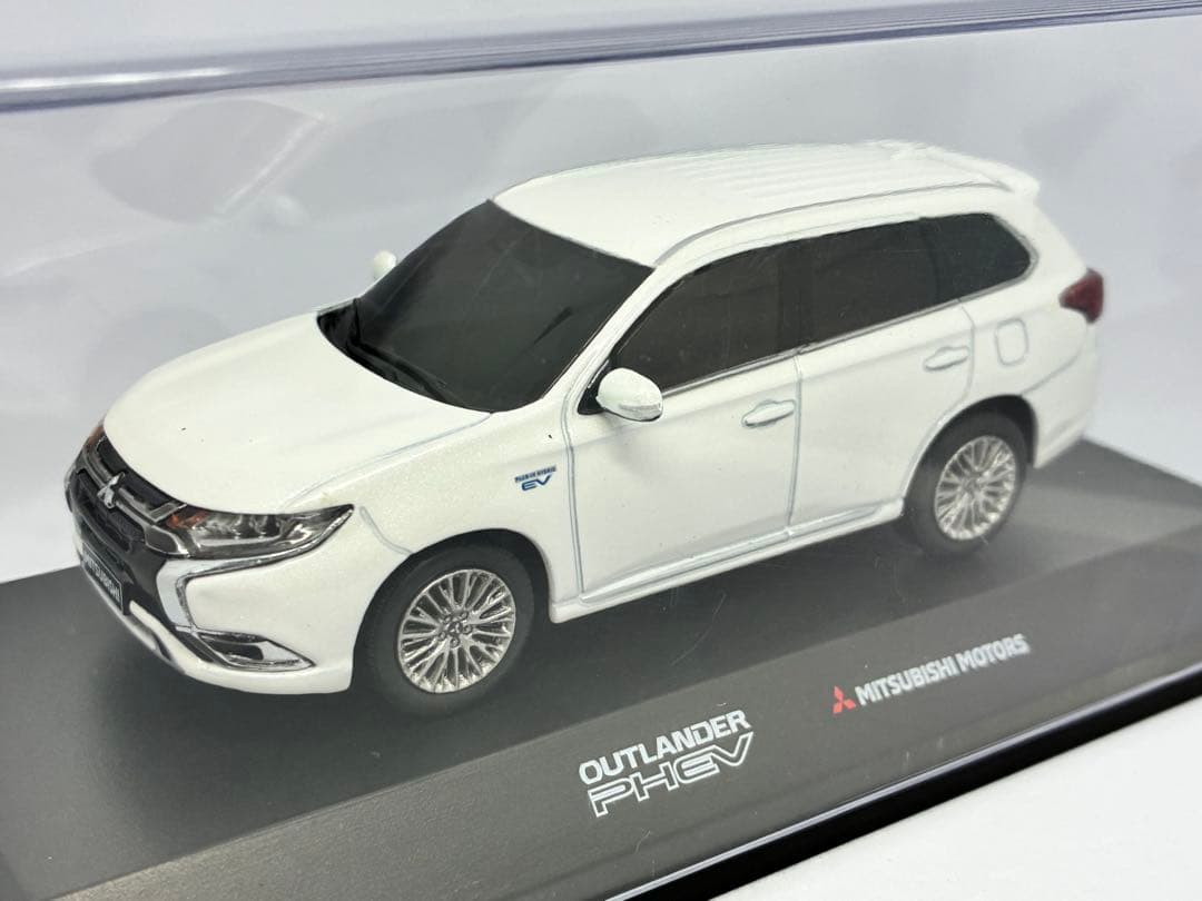 非売品 三菱 アウトランダーPHEV カラーサンプル 白
