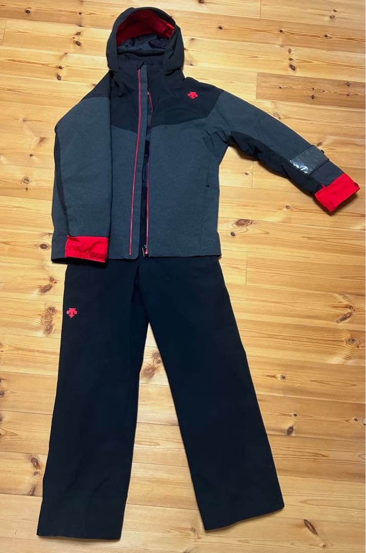 DESCENTE スキーウェア　メンズ グレー/黒/赤　M 上下セット
