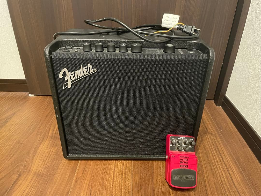 FenderMustang LT25、behringer ULTRAL