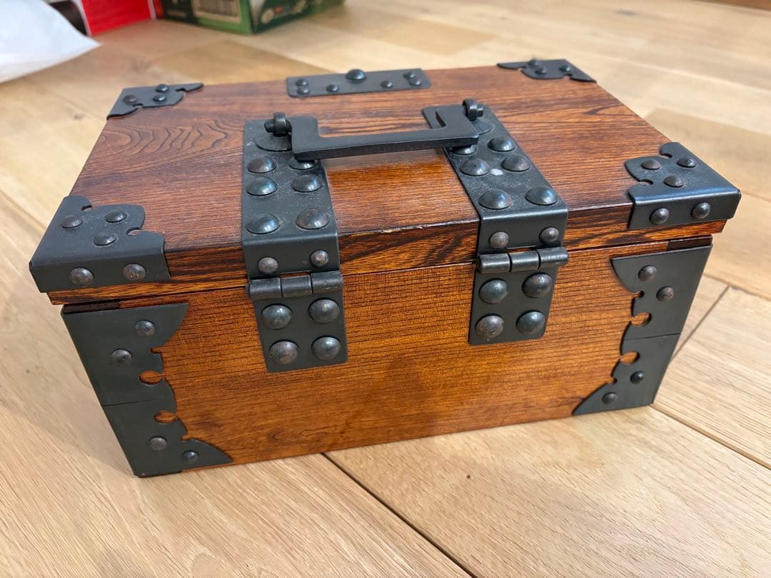 金庫　千両箱　古道具　アンティーク