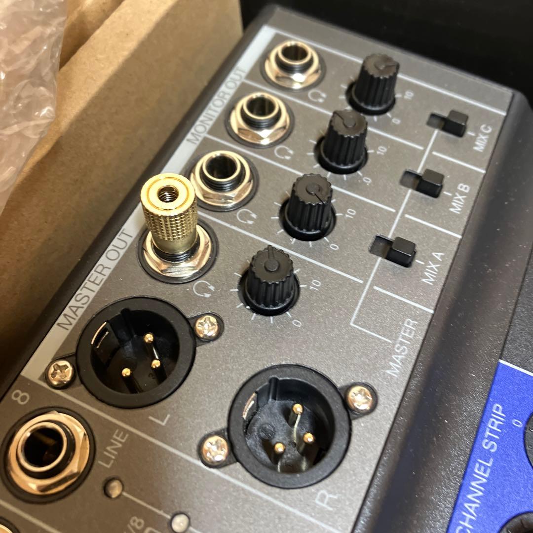 Zoom Livetrack L-8 デジタルミキサー