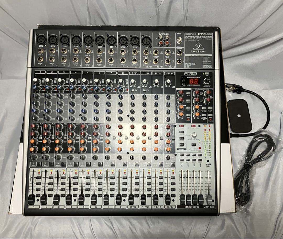 美品 Behringer XENYX X2442USB 16chアナログミキサー
