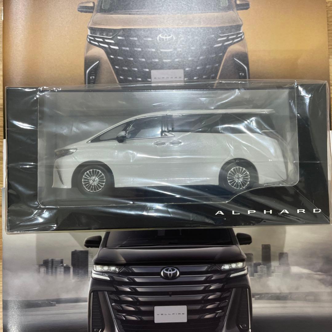 トヨタ アルファード カラーサンプル ミニカー 1/30 プラチナホワイトパール