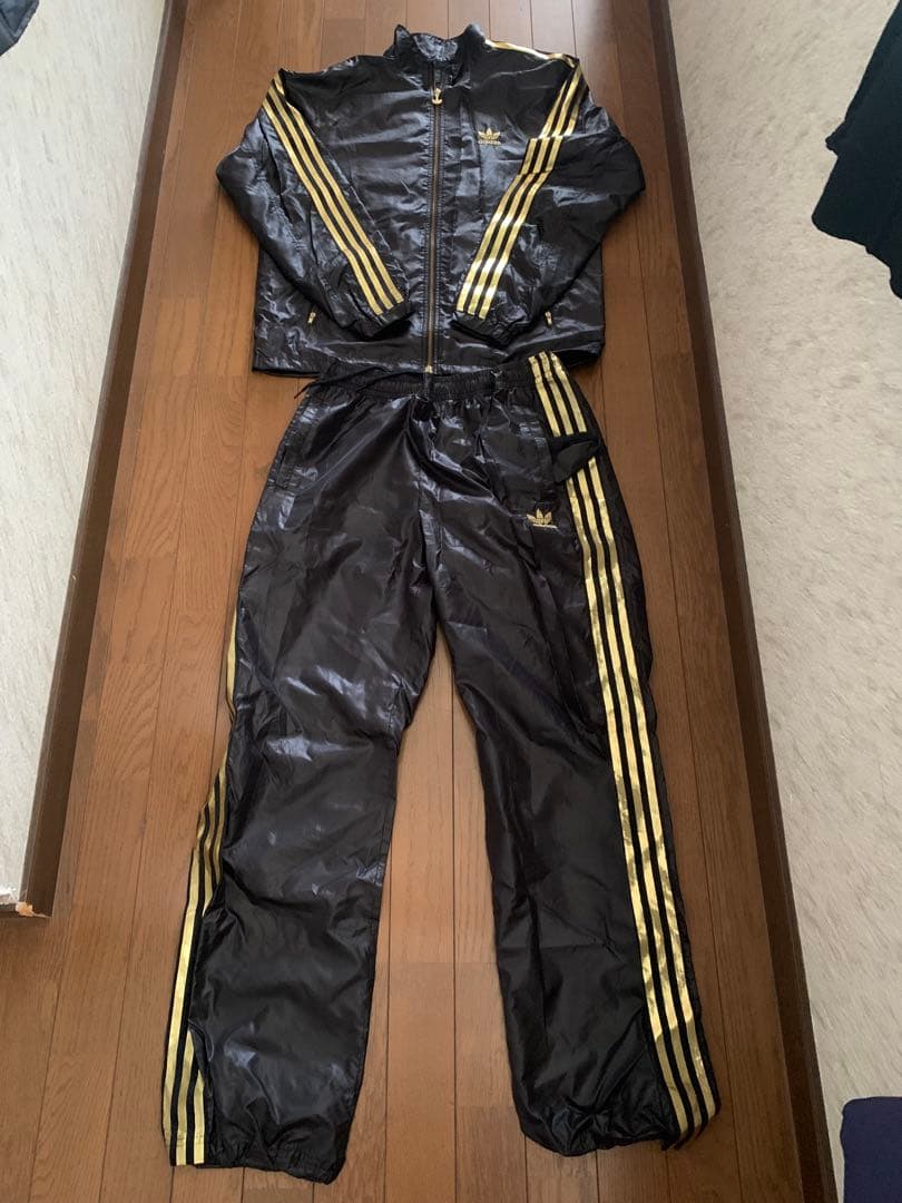 adidasゴールドジャージ