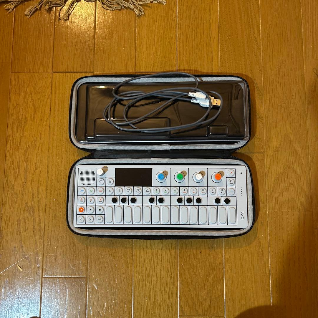 OP-1 シンセサイザー + ANALOG CASES ケース