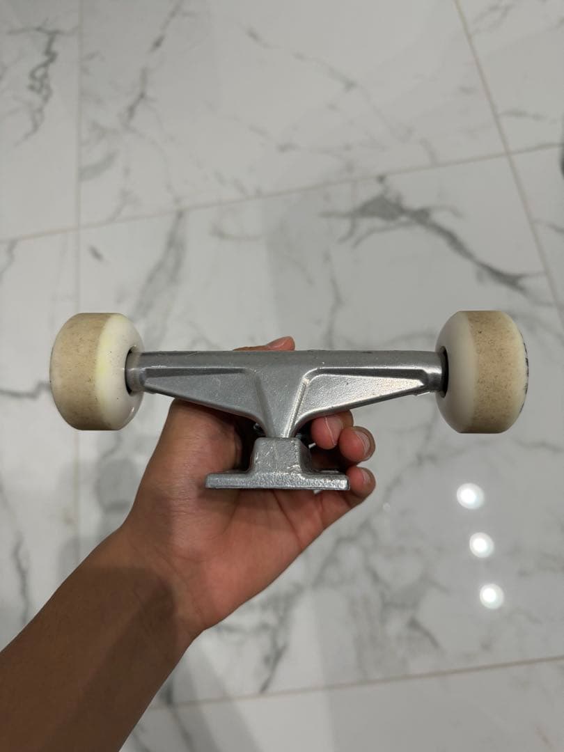 ベンチャー スケートボード トラック 52mm