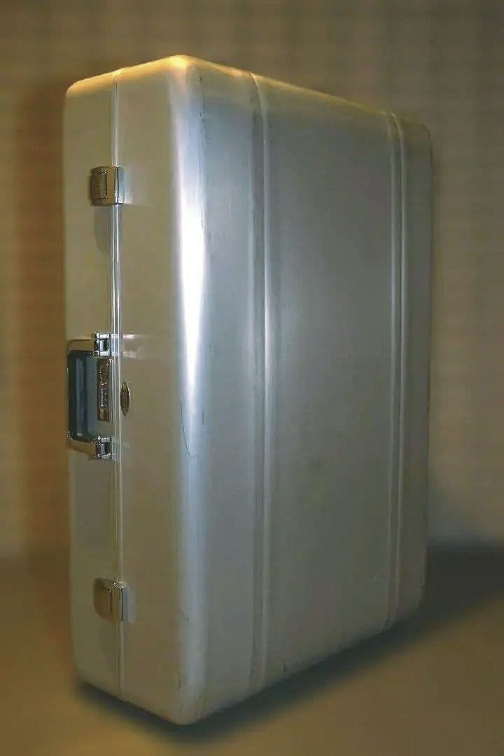 送料込！ZERO HALLIBURTON スーツケース ZR32T TASロック