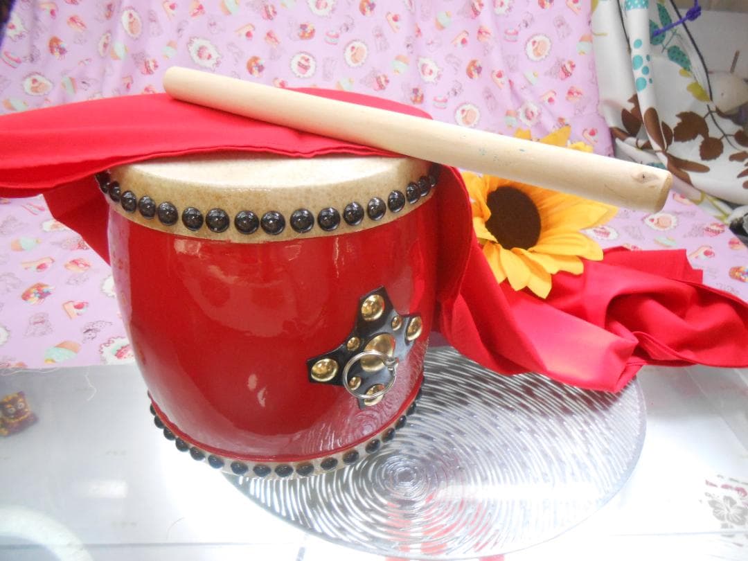 新品未使用(送料無料)14.980円　小太鼓18cm赤いサージ/モス布撥付き