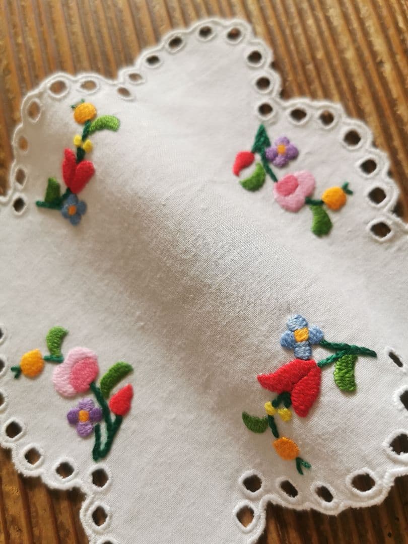 アンティーク カロチャ刺繍 スカラップアイレット ドイリー ２枚ペアセット