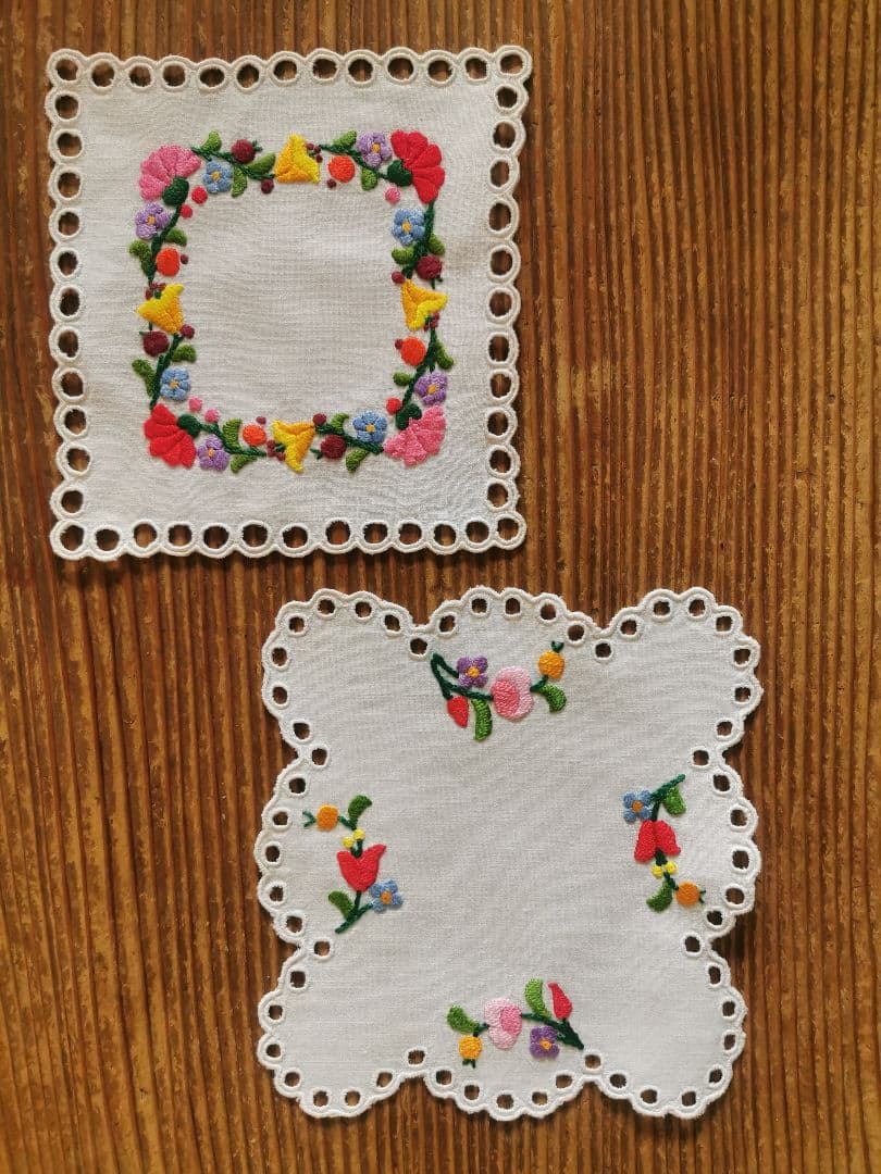アンティーク カロチャ刺繍 スカラップアイレット ドイリー ２枚ペアセット