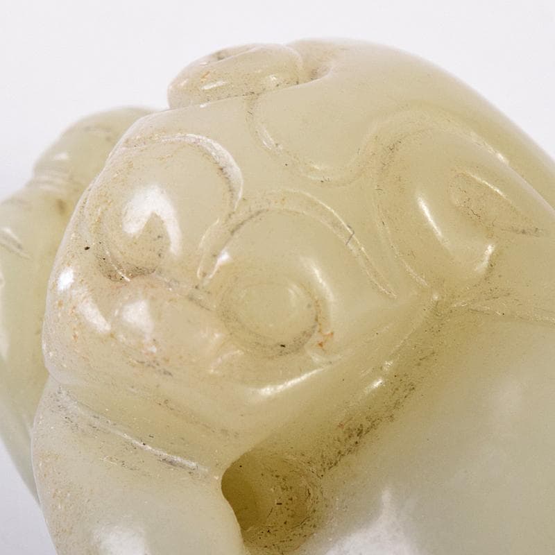 中国　玉石彫刻　神獣　根付　紙鎮　置物　C　8022E